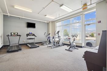 24 Hour fitness-center
